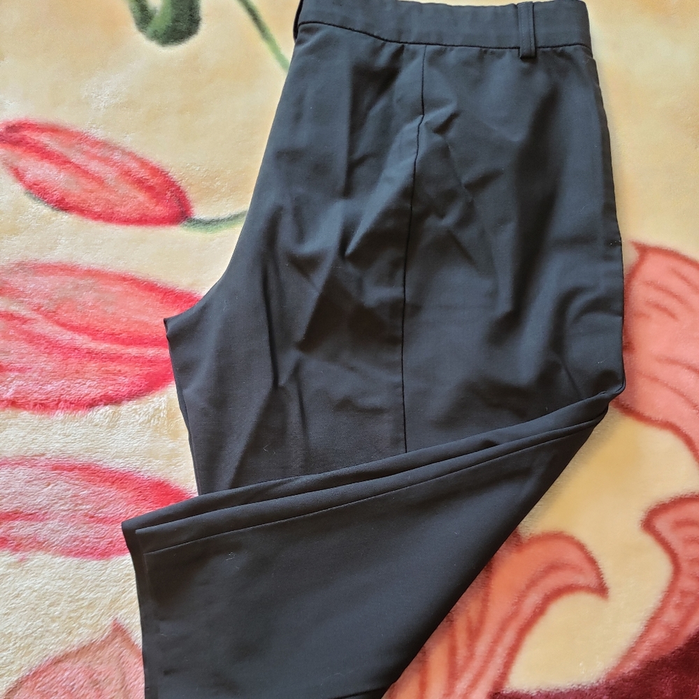 Theory Black Capris